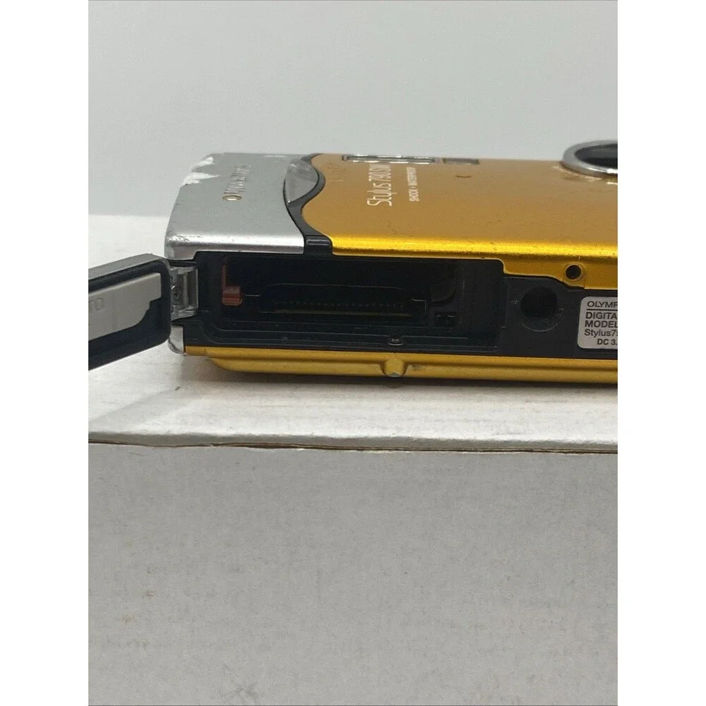Olympus Stylus 790 SW Digital Camera AS-IS Bad LCD Rugged Waterproof